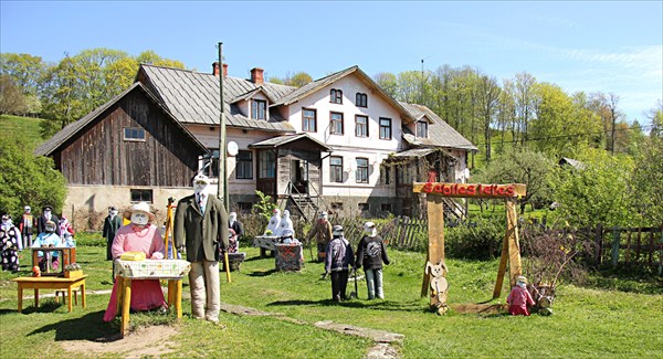 040-Сад кукол